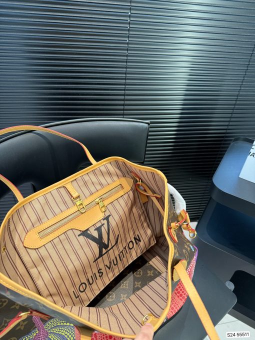 LV shopping bag - Image 10