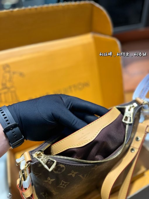 LV messenger bag - Image 10