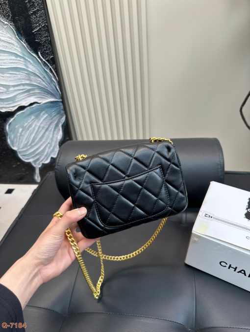 Chanel chain bag - Image 6