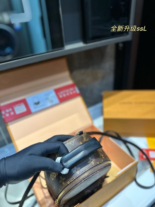 LV backpack - Image 9