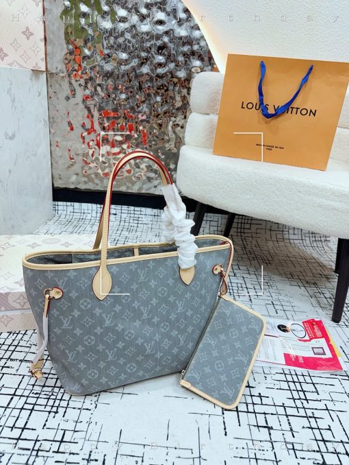LV tote bag
