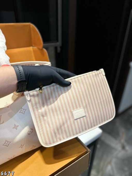 LV shopping bag - Image 9