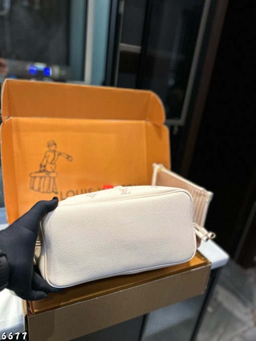 LV shopping bag - Image 3