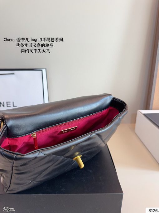 CHANEL chain bag - Image 2